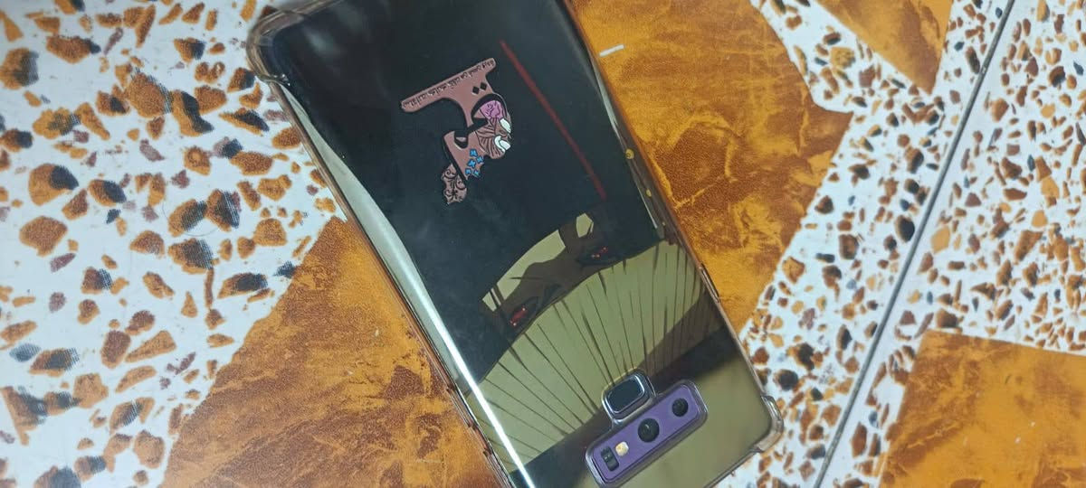 نوت9
السلام عليكم جهاز سامسونك نوت9
شاشه بيهه طبع خفيف تيك توك 
بيت السيمكارت ضايع 
ضهره مكسور ومغلفه 
حاله تحديث من الحاسبه 
السعر النهائي 95الف 
المكان بغداد البياع 
للتواصل فقط واتساب 
***********

