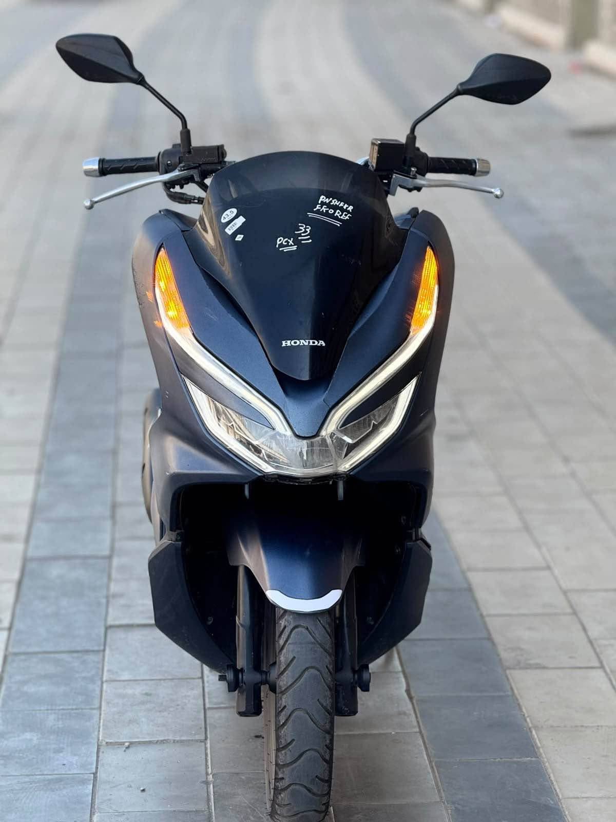 للبيع دراجه pcx  جيل ثالث بصمه الحديث  مكينه 150 حساس حرف A نوزل خطين ستان كهربائي ماشية18 الف زيرو الدراجه مال بيت حساس ازدحام دراجه جديده  حساس شلعه معدل خير من الله دراجه تتعب تكول جديده مال جناي  مكان بغداد الكرخ السعر مليون و900 وبيهه مجال والاستفسار *********** بغداد, العراق
