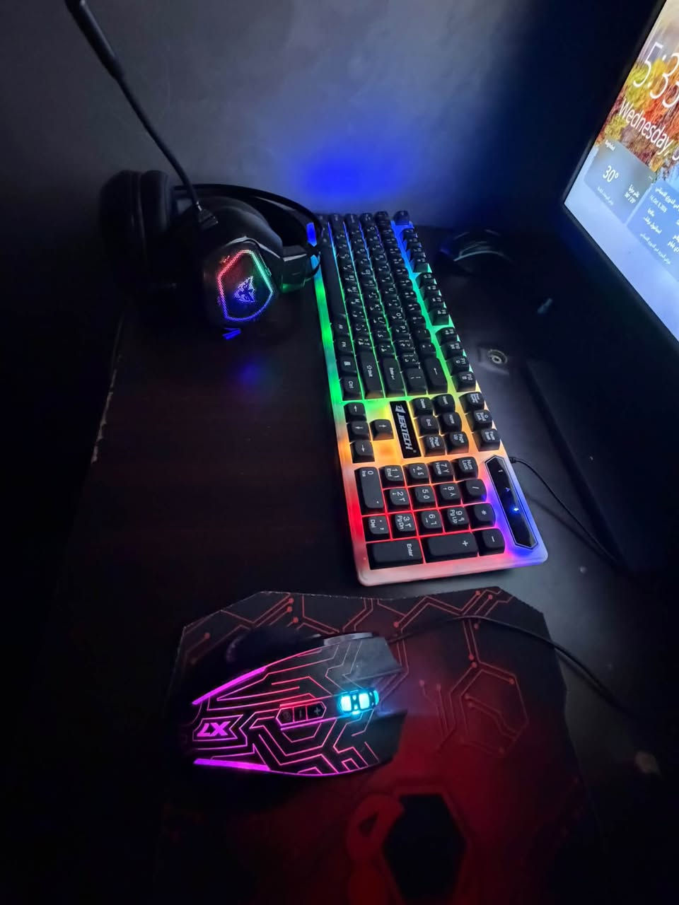 للبيع PC Gaming نظيف وجاهز: المعالج Intel Core i5-10400F، كرت الشاشة NVIDIA GeForce GTX 1650 4GB، الرام 16 جيجا والمذربورد Gigabyte H410M S2H V3، التخزين ١ تيرا، Windows 10 Pro 64-bit، يدعم DirectX 12. الجهاز شغال وجاهز للألعاب والاستخدام اليومي. كيبورد وماوس جداد، والبوكسات موجودة. السعر ٥٥٠ ألف دينار قابل للتفاوض عنوان بغداد السيديه 
رقم ***********
