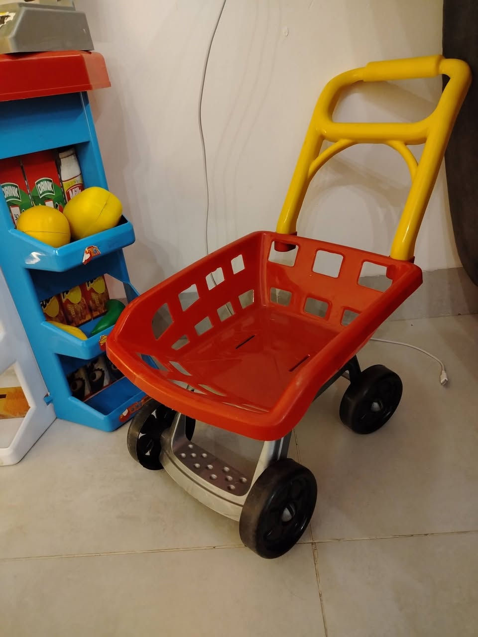 سوبر ماركت للبيع مابي ضرر فقط العربانة يحتاج تتركب مثابتة ب١٠
وlol عدد ٢ اصلي فقط تحتاج باتريات تفتر وتطلع اضوية الوحدة على ٥ 
عنوان السيدية للتواصل ***********
