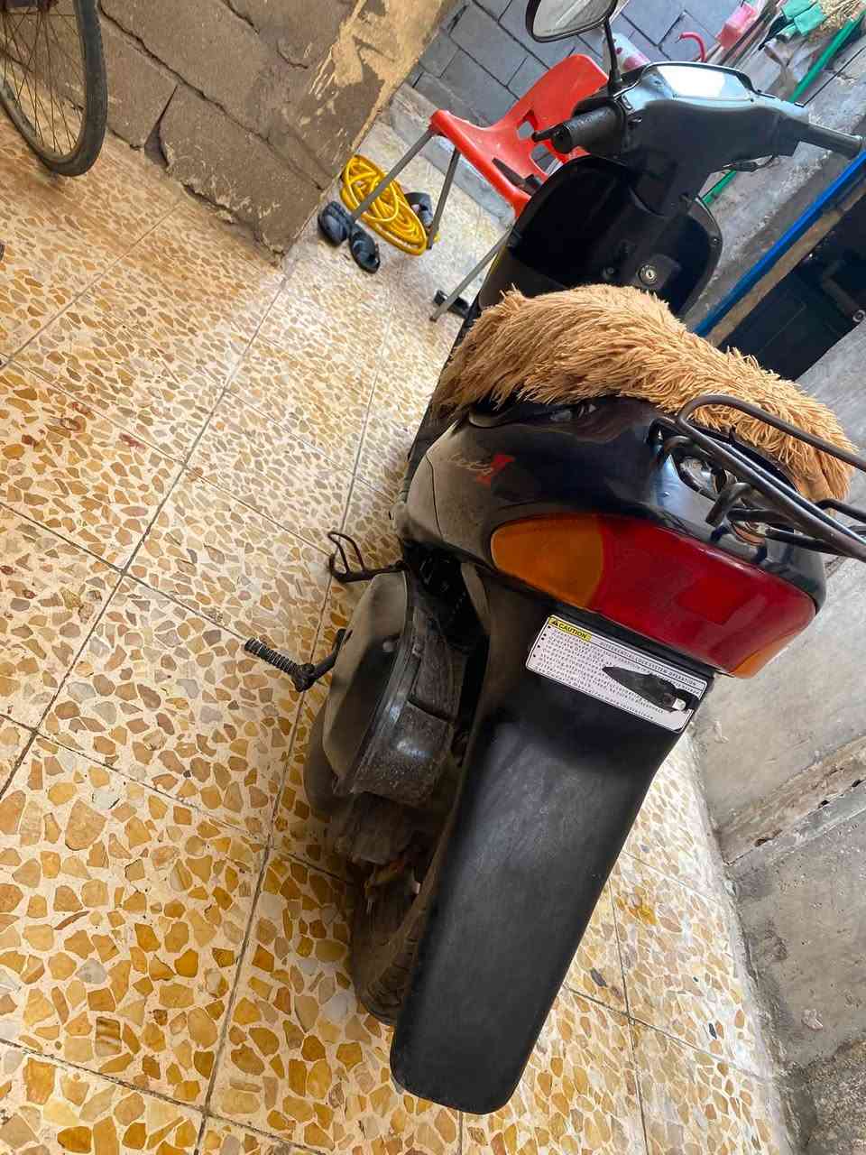 سلام عليكم دراجه للبيع سازوكي ياباني دراجه نضيفه بيه شلعه قويه مكينه قويه بس الكزوز  طاح مأسويته وتاير كدام يرادله هوه فقط بيه لأيت واضافه بومه واشاير شغالات بكً لايت شغال.
علواني بصره موفقيه قرب حسينه محمد الباقر 
متواجد فيس بوك وايضن متواجد على واتساب وهذ رقمي ***********
