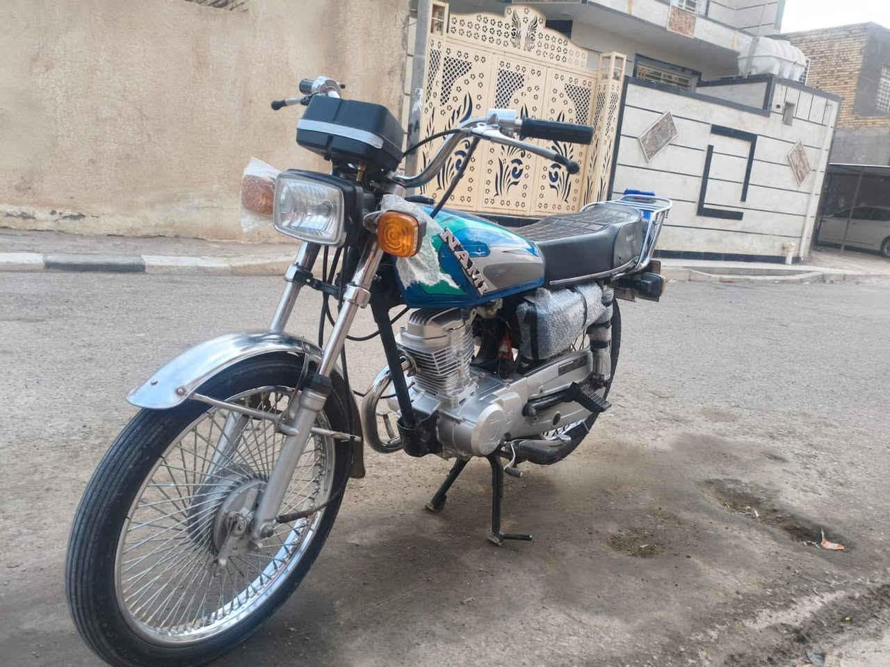 سلام عليكم 
دراجه للبيع مكينه هوندا جديده ماصالها  شهر من مشدوده دراجه خير من الله شلعه ومعدل بدون اوراق مكفوله عشائرين السعر 700 وبيها مجال 
للتواصل ***********
