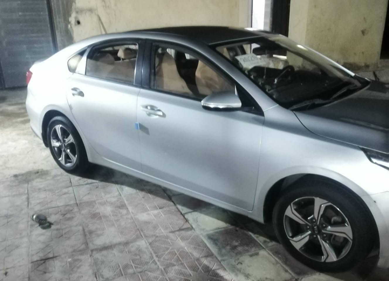 السلام عليكم سيراتو خليجي البيع السعر 130ورقة وبية مجال الشراي تبريد خير من الله قطعتين امامي وخلفي المري شفط المراية بية شارة نص فول السيارة حرة ثاني يوم  مداوم السيارة خير من اللة جاهزة من من كلشي تخم تاير ***********/السماوة
