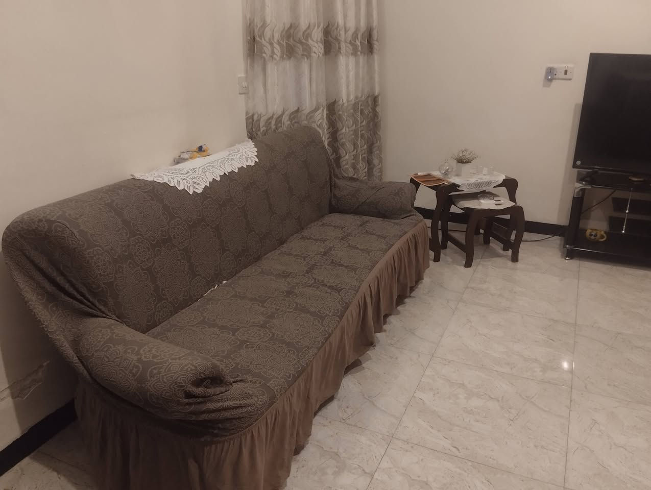 السلام عليكم
تخم 9 مقاعد نظيف جدا وهذا معروض شكله بدون غطه 
300 و بيه مجال 
العنوان بغداد الدوره 
للتواصل خاص او اتساب ***********
