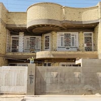 الدار للبيع العبيدي شارع يوسف وجهه على السده  يبعد عن الشارع العام 10 ...