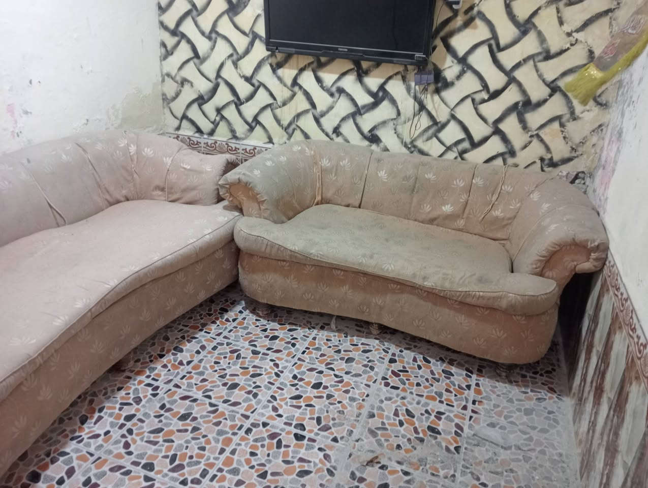 قنفات مال كويت قويات جدا ما بيهن ضرر 3 كبار وثنين صغار السعر 75 الف
مكاني حي الاصدقاء الرابعه ***********
