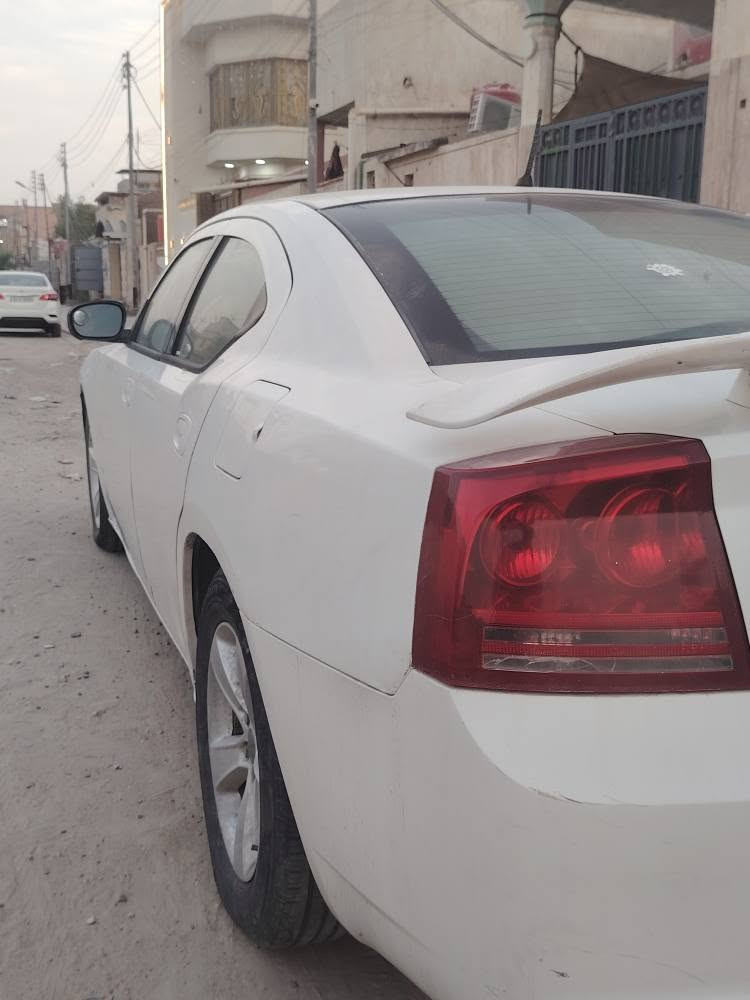 جارجر  2008 / 3.5 V6 للبيع
السيارة مرتبة ونظيفة بالنسبة لموديلها، دواخل نظيفة، گير مضبوط، حدادية مضبوطة، تبريد شغال، والسيارة كاملة مثل ما مبين بالصور.
المكينة مبدلة حديثاً واشتغلت تقريباً 3 أسابيع، بعدها صار بيها عطل والمكينة حالياً ما تشتغل، العطل غير مشخص وما عندي علم إذا بسيط أو تحتاج تبديل ، لذلك البيع على وضعها الحالي .
السيارة بيها ضربة قطعتين.
اللي يعرف بالجارجر والـ3.5 يعرف سعرها، وخصوصاً أن الجير والحدادية والتبريد والدواخل كلها بحالة طيبة وسعر المكينة كاملاً طايح من السعر الكلي .
المكان: البصرة 
السعر: 86 ورقة
بيها مجال بسيط  بعد المعاينة
*********** آفاق, القادسية
