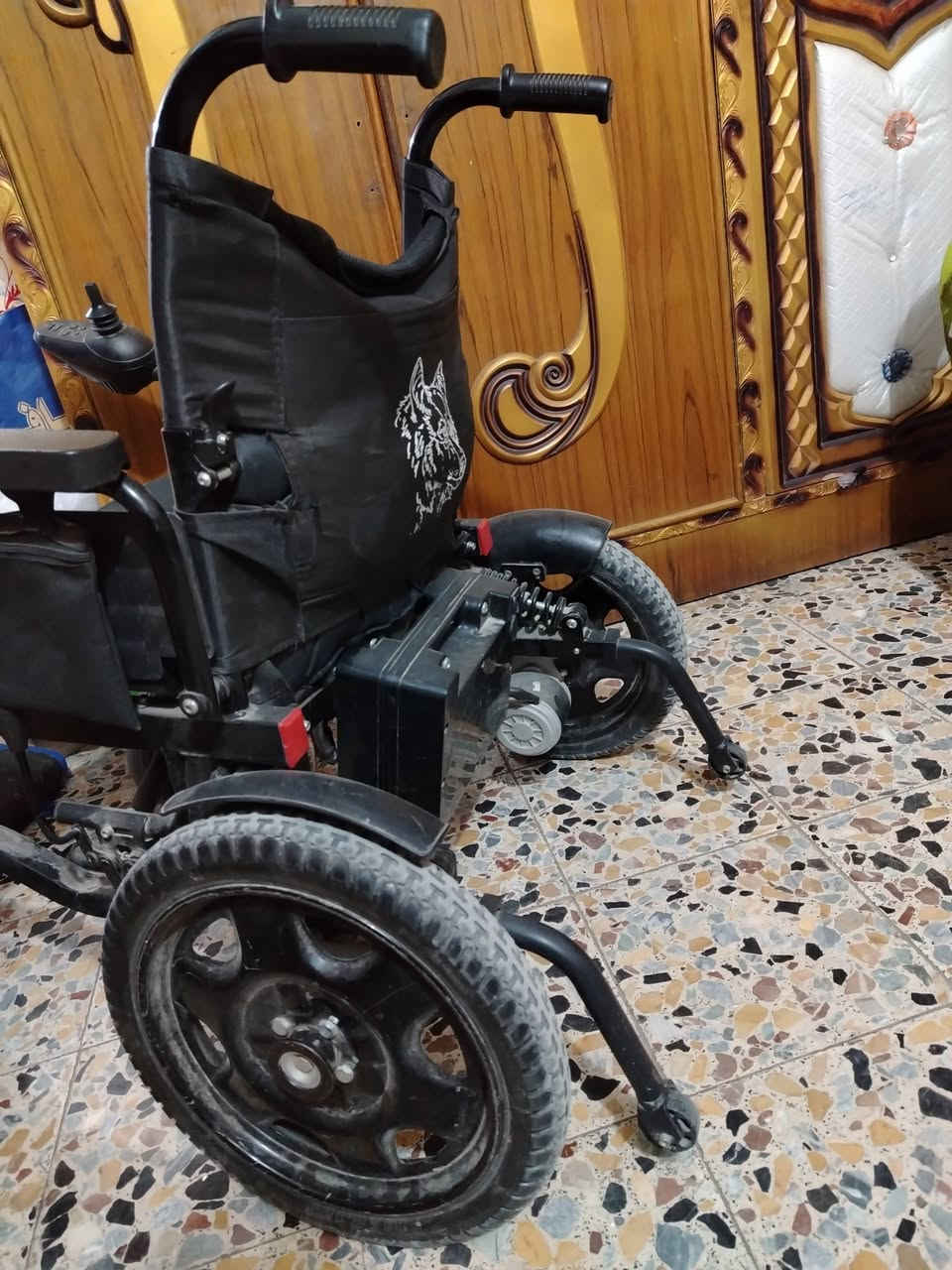 عربانة شحن و دفع 
مستعمل نظيف جدا
تتحمل وزن 150 كيلو
السعر 350 الف 
واتساب ***********
