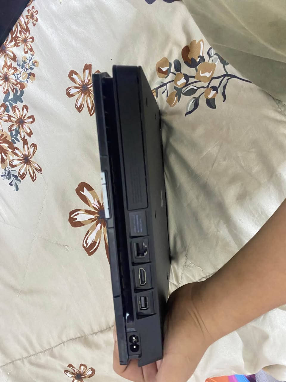 السلام عليكم 

بلي فور4 سلم مشتري قبل شهر مستخدم سبوعين ومضموم زلغ مابي جديد حيل

كامل ملحقات يدات عدد 2+كيبل HD+شاحنة جوستك +فيشة تشغيل بلي+الباكيت موجود

قابل للتهكير 
  
الذاكرة-500جيجا

نظام-13.04

مع اقراص عدد 2

1-gta5
2-STARLINKلعبة فضاء+مجسم اللعبة 

السعر💸_240وبي مجال للطيبين حك الجية

العنوان 🏠_بغداد التاجي قرب جسر المثنى 

رقم الهاتف ⬇️

بي واتساب1-***********

ما بي واتساب2-***********

متواجد فيس

سبب البيع ما متفرغ ودراسة
