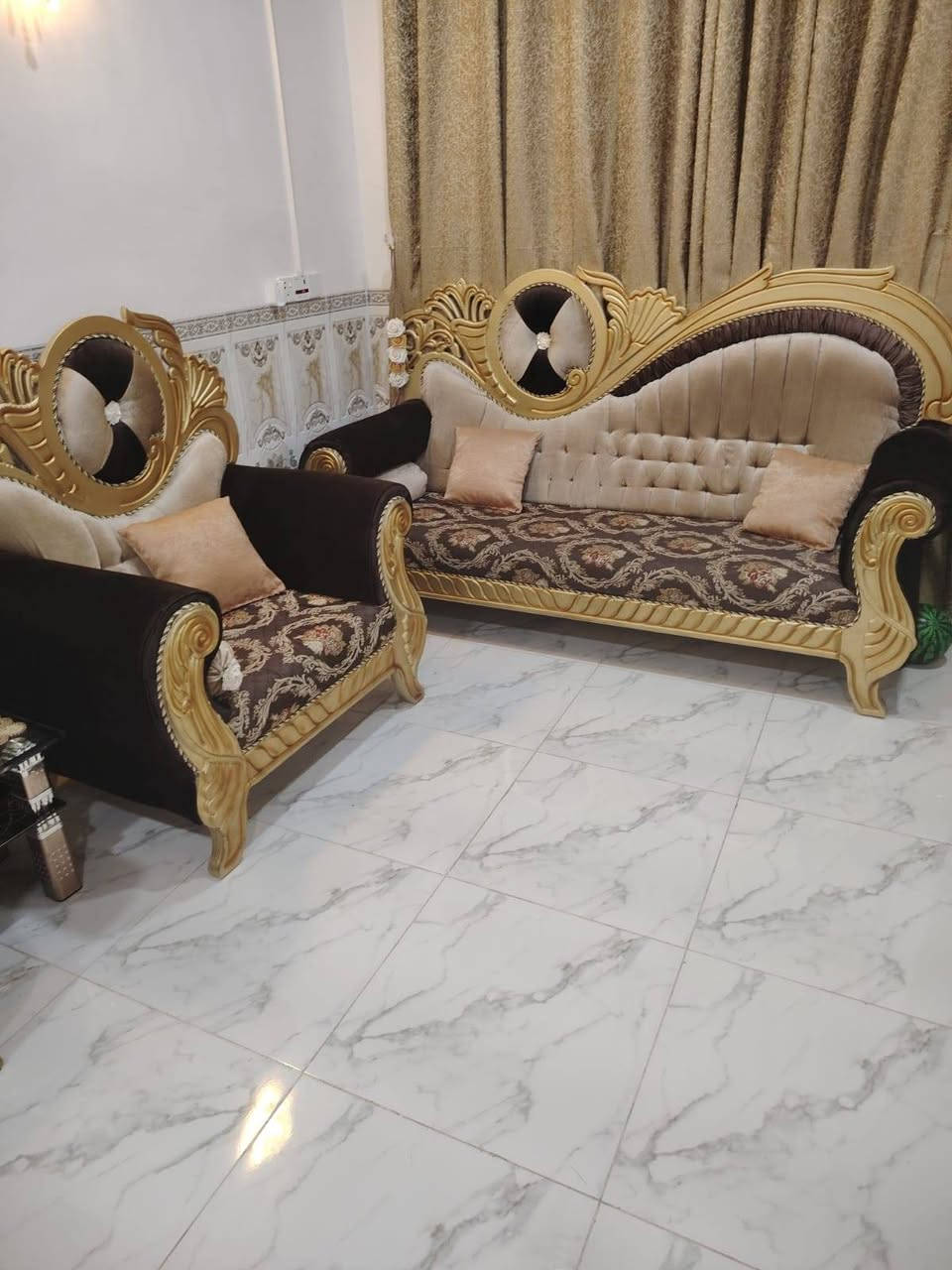 تخم للبيع بعده جديد ٣قنفات ٢كراسي سعره ٥٥٠ الاتصال على الرقم ***********
