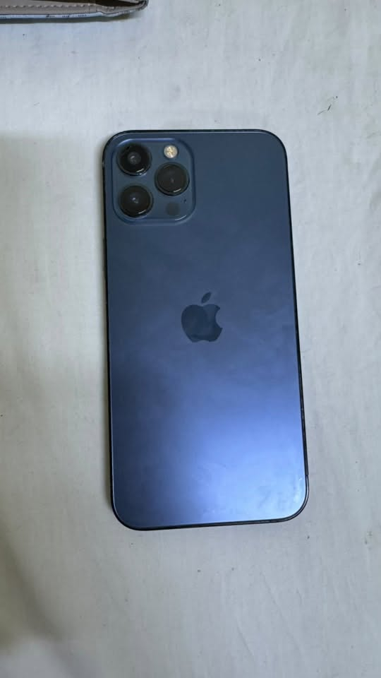 للبيع iPhone 12 Pro Max

✨ المواصفات:

* الموديل: iPhone 12 Pro Max
* السعة: 128GB
* البطارية: 78%
* الإصدار: iOS 26.5.2
* الشاشة: مبدلة
* الظهر: مبدل
* الكاميرات الخلفية: يوجد فطر/أثر بسيط خارجي على الكاميرا كما موضح بالصور، ولا يؤثر على جودة التصوير.
* الجهاز يعمل بشكل طبيعي.

📍 الموقع: حي صديق

📲 للتواصل واتساب:
***********
