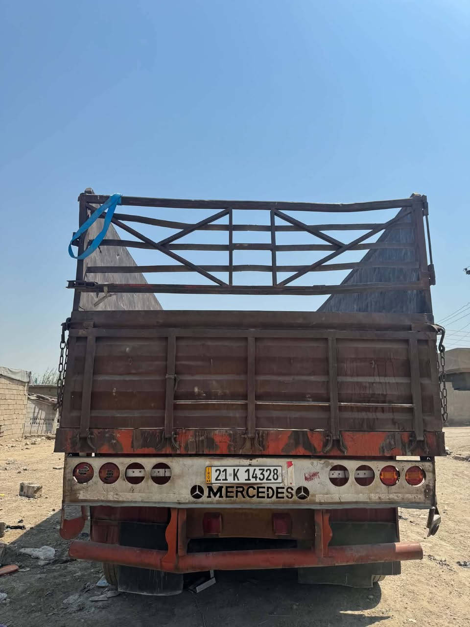 عربانه اوربية مزوج بلادي ركبه طويله مربوطة ع سنگل للبيع 4 دناكير , دنكيرين ١٤ صيني و ثنين ١٣ الماني تايرات جدد مثل بصورة تشتغل ع عقبة جاهزة *********** أبو غريب
