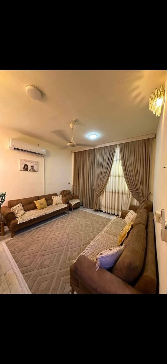 بيت  للبيع مساحته 125 متر واجهه 5 ونص ونزال 23  يحتوي ع 4 غرف نوم  هذه الأطابق الأرضي  استقبال ومطبخ  وحمام غرفة سويت  والطابق الثاني هم غرفة سويت وثنين عادي وحمام
شعب حي تجار  مقابيل كلية الامام الكاظم سعر 290 مليون وبي مجال 
للاستفسار الاتصال 

‭***********‬

‭***********
