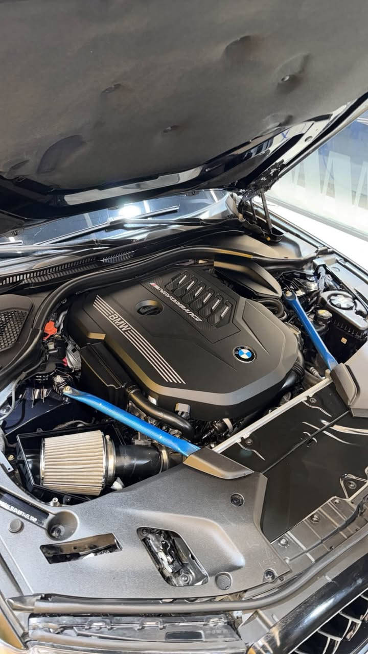 🔥 BMW 540i | موديل 2022 🔥

🚘 ماشيـة: 68,000 كم
🇺🇸 وارد أمريكي
⚙️ دفع خلفي (RWD)
🔥 محرك 6 سلندر تيربو
💨 برمجة STAGE 2
💥 Downpipes داون بايب
💥 شوتة
🧠 العقل مفتوح 
🔧 السيارة مصروف عليها بشكل كبير جداً، وكلشي بيها متعوب عليه.  

✨ المواصفات:
• داخلية بيضاء فخمة
• كشنات 700
• داتشو
• تبريد وتدفئة الكشنات
• تبريد تگمة
• مواصفات Full Option
• شاشة ونظام iDrive
• عدادات رقمية
• كاميرا وحساسات
• تشغيل بصمة
• دخول وتشغيل بدون مفتاح
• أنظمة قيادة متعددة
• مغلفة Matte بالكامل
وبعد بيها هواي مواصفات خير من الله متنعد

🛠️ الحادث:
حادث بابين فقط وبيها PDR.

💎 السيارة نظيفة ومصروف عليها هواي، واللي يعرف بالـ540i يعرف شنو معنى هالمواصفات والتعديلات.

📍 بغداد – المنصور
📞 ***********

نص مكتوب في الصور:
- المنطقة الخضراء مقر مجلس النواب بغداد
- 2 / 10
- 1:1
- bid.cars