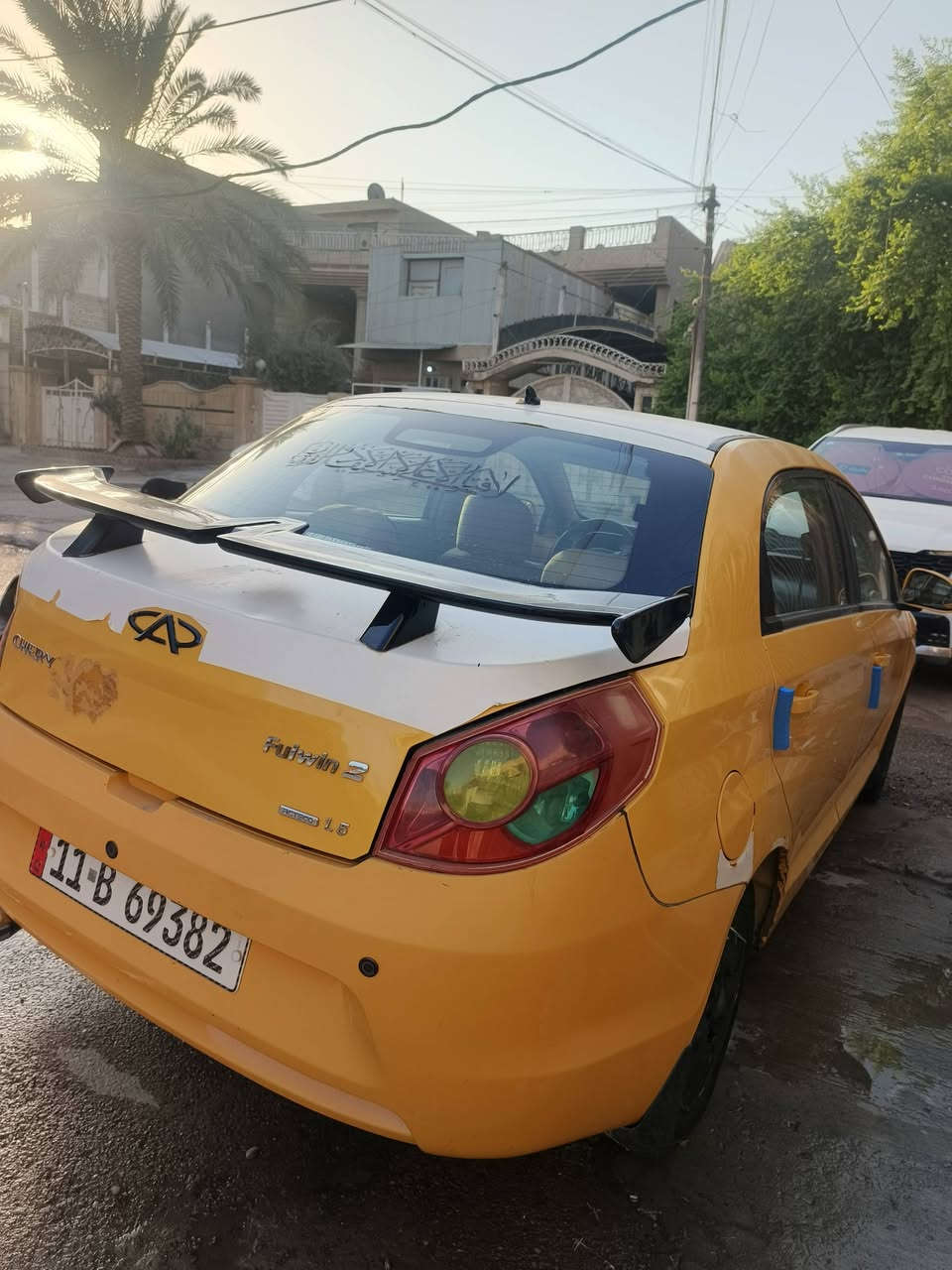 السلام عليكم شيري فلاوين ٢ موديل ٢٠١٢ رقمها بغداد يرادلها ترتيب مكينة و كير و تبريد و كهربائيات كله شغال  غرفتها زينه نضيفة هيئة مصفره و عليها غرامه تنزل من سعر السياره السعر ٢٠ و بيها مجال الرقم ***********
