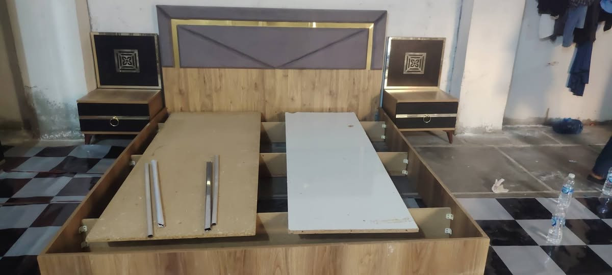سلام عليكم 
غرفه تركيه خمس قطع للبيع نضيفه الله شاهد سعر 450وبيها مجال متوازي عله بيعتها ***********

