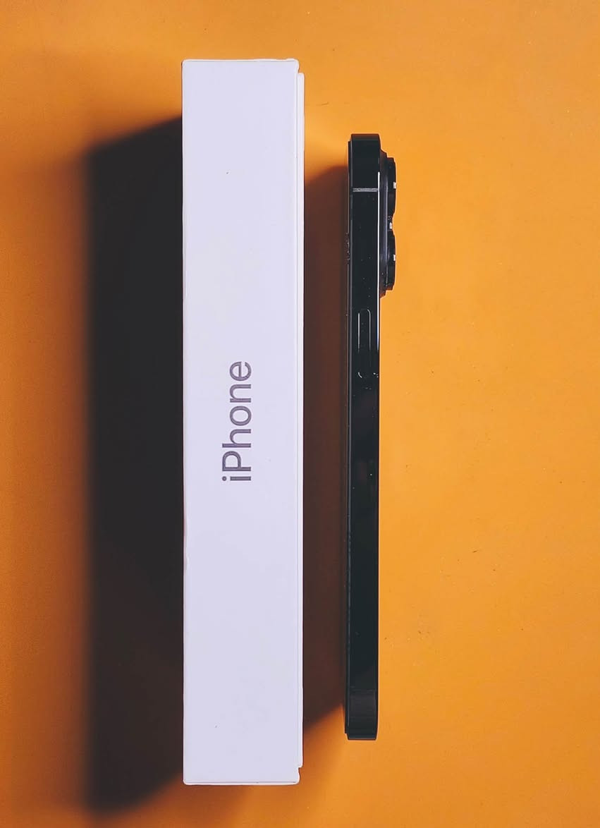 iPhone 14 Pro Max 
ذاكرة 128 GB 
بطارية 79% 

الجهاز امريكي نظافة 95% استخدام شخصي مكفول ما مبدل بي اي شي ولا مفتوح كلشي بي بلادي و اصلي من الشركة 
الجهاز وياه الباكيت مالته متطابق 100% كل المعلومات الموجودة مثل : 

* Serial Number
* IMEI
* Model Number
متطابق كُليًا بالتفصيل 

الجهاز راح يكون وياه باكيته الخاص و شاحنة ايضًا للي مهتم يتفضل علـى الواتساب من خلال الرقم : 

***********
