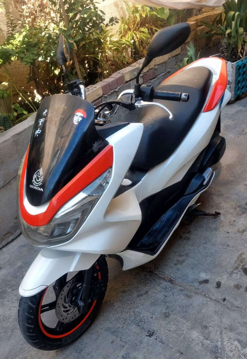 السلام عليكم دراجة PCX جيل ثاني ياباني كفاله عامه بدايه خيط تبخير مواصفات الدراجة حساس ازدحام استان كهربائي الكل شغاله حجم المحرك 150 الدراجة نظيفه الموقع بغداد ***********
