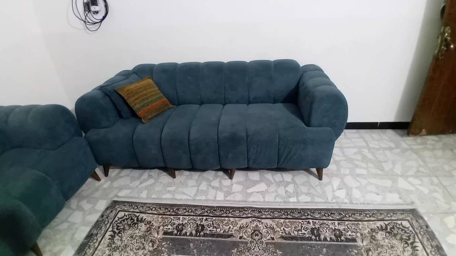 السلام عليكم...تخم للبيع 10مقاعد مع 6كوشات موديل تركي فلاديفيه استخدام بسيط مابي اي ضرر او تصليح السعر 550وبي مجال بسيط مكاني شهداء العبيدي الثانية موبايل ***********
