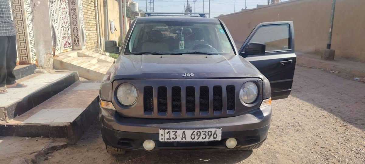للبيع جيب باتريوت 2016 Jeep Patriot Limited
- الموديل: 2016
- الفئة: Limited 
- اللون: فيلي غامق
- المحرك: 2400cc 4 سلندر اقتصادي
- ناقل الحركة: اوتوماتيك CVT
- الدفع: 4x2
- ماشيه: 148 الف كم
- الرقم: ميسان 13 أ 69396 
- المكان: العمارة / ميسان
**حالة السيارة:**
- السيارة نظيفة جداً وداخلها مرتب كما بالصور
- مواصفات Limited: شاشة + تحكم ستيرن + كروز + حساسات + كامرا خلفيه 
- مفحوصة بتاريخ 2024/10/23  والسونار موجود بالصور
- بنيد كد الايت + جاملغ السايق 
**السعر: 115 وبيه مجال للشراي الصدگ
**رقم صاحب السيارة: ***********
السيارة جاهزة للتحويل وبيها مجال للفحص 
سياره خدميه صرف قليل وسلعتهه رخيصه الجنايه يعرفون
