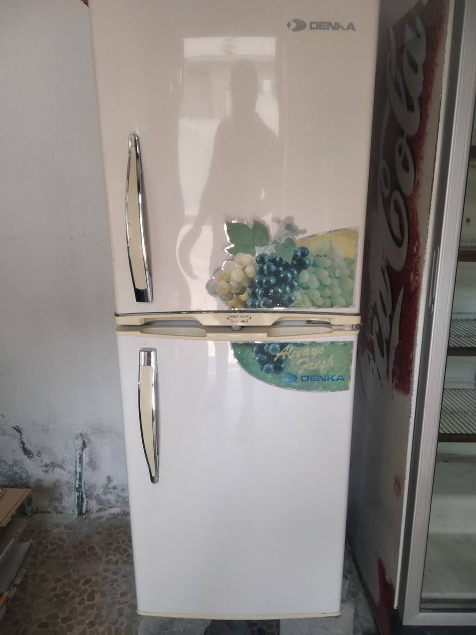 ثلاجه للبيع نظيفه وجديده الاستفسار على رقم الهاتف

مكان موصل جانب الايسر
***********
