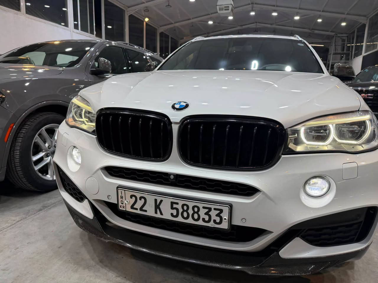 السلام عليكم ورحمة الله وبركاته للبيع
Bmw X6 M50i X Drive
Carbon Fiber package 
السياره فول مواصفات موديل 2015
ماشية 125 كم 
بدون صبغ مكفولة
اعلى مواصفات بهاي الفئة 

مكان السياره بغداد 
للاستفسار ***********
