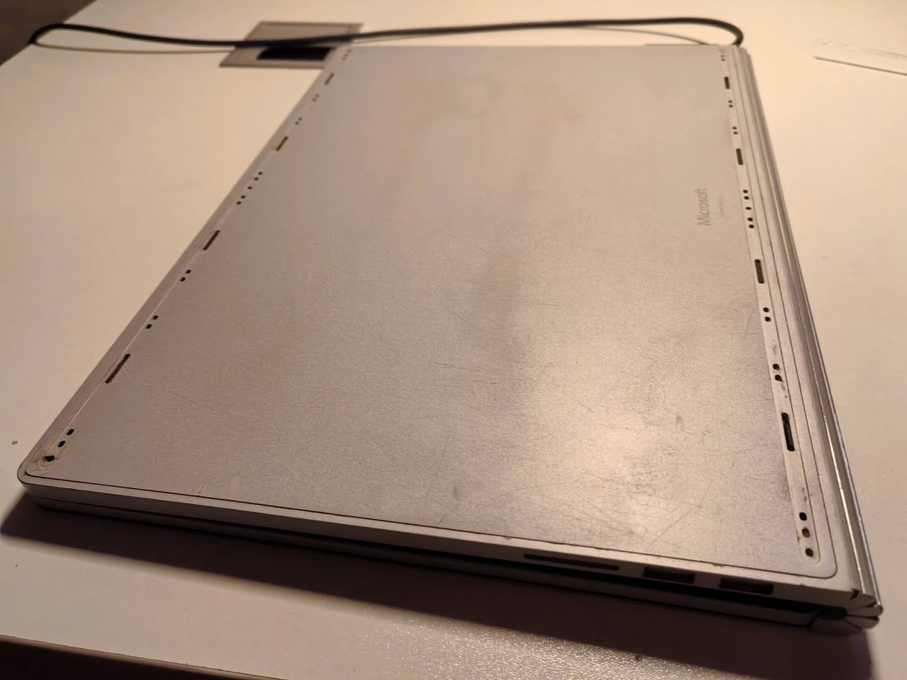 🔥 للبيع Microsoft Surface Book 2 الجيل الثامن
💻 لابتوب قوي وفخم بتصميم مميز وأداء عالي

⚙️ المواصفات:

🧠 المعالج: Intel Core i7-8650U (الجيل الثامن)

🎮 كارت الشاشة: NVIDIA GeForce GTX 1060 6GB

🧠 الرام: 16GB RAM

💾 التخزين: 256GB SSD

🖥️ شاشة لمس PixelSense مع إمكانية فصل الشاشة واستخدامها كجهاز لوحي

🔋 البطارية تعمل تقريباً 5 ساعات استخدام

✅ الجهاز مستعمل بحالة جيدة جداً ومحافظ عليه، مناسب للدراسة، البرمجة، التصميم، المونتاج والألعاب.

 السعر: 500,000 دينار عراقي
📍 المكان: بغداد
📞 للتواصل: ***********
