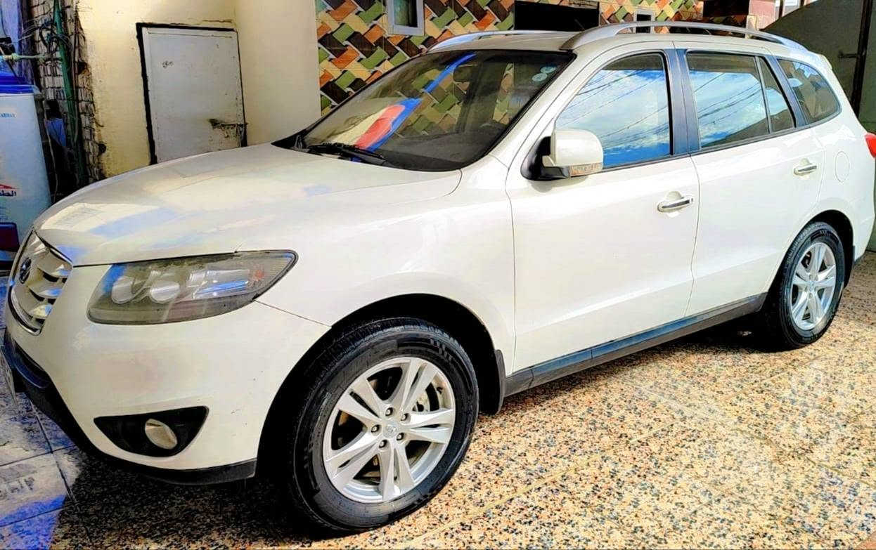 السلام عليكم 
سنتافي ٢٠١١ رقم اربيل انكليزي 
كفالة عامة من ضربة و صبغ عدا بارد بسيط جدا بطرف الجاملغ 
و سونارها موجود 
مكينة و گير كفالة من الفتح مكينة ٦ سلندر فور ويل 
مواصفاته : فتحة و ثلاجة ٧ راكب ٣ قطع تبريد 
تحكم جهتين شاشة + كامرة خلفية حساس خلفي 
يدة نيكل ماشية ١٣٨ الف حقيقي 
سيارة نظيفة جدا داخل و خارج 
للاستفسار الاتصال او واتساب ***********
