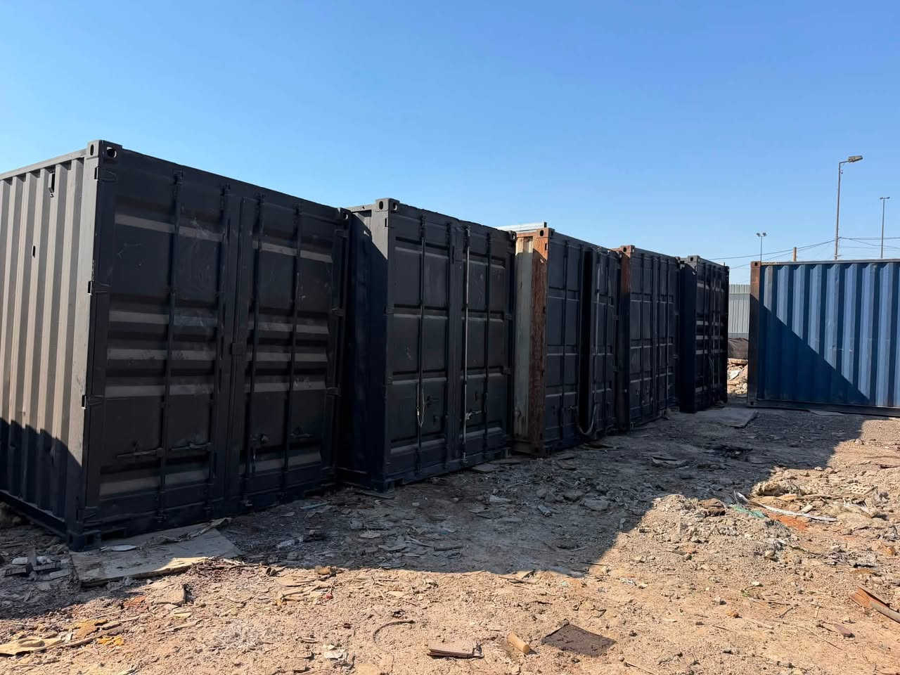 حاويات 12 متر للبيع سعر الوحده 23 ورقه نضيفات من الداخل ومن الخارج اخت الجديده ارتفاع 290 مكاني بغداد الشعب سريع القناة *********** واتساب

