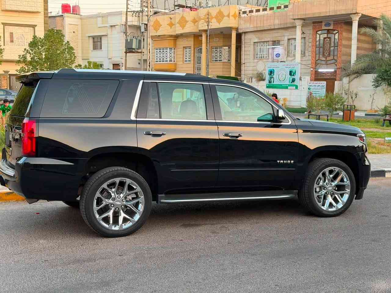 السلام عليكم شفرليت تاهو موديل 2018
خليجي وكالة المنصور بريمير
كفاله عامه ضربه وصبغ وتبديل وبارد 
رقم أربيل الجديد سنويه وهزه جديد
فول موصفات بريمير
محرك 5300بلاد برغي ما مفتوح
ماشيه 88KM حقيقي 
السياره جديده ع وضع الشركه 
العنوان البصره
السعر 385
رقم الموبايل ***********
