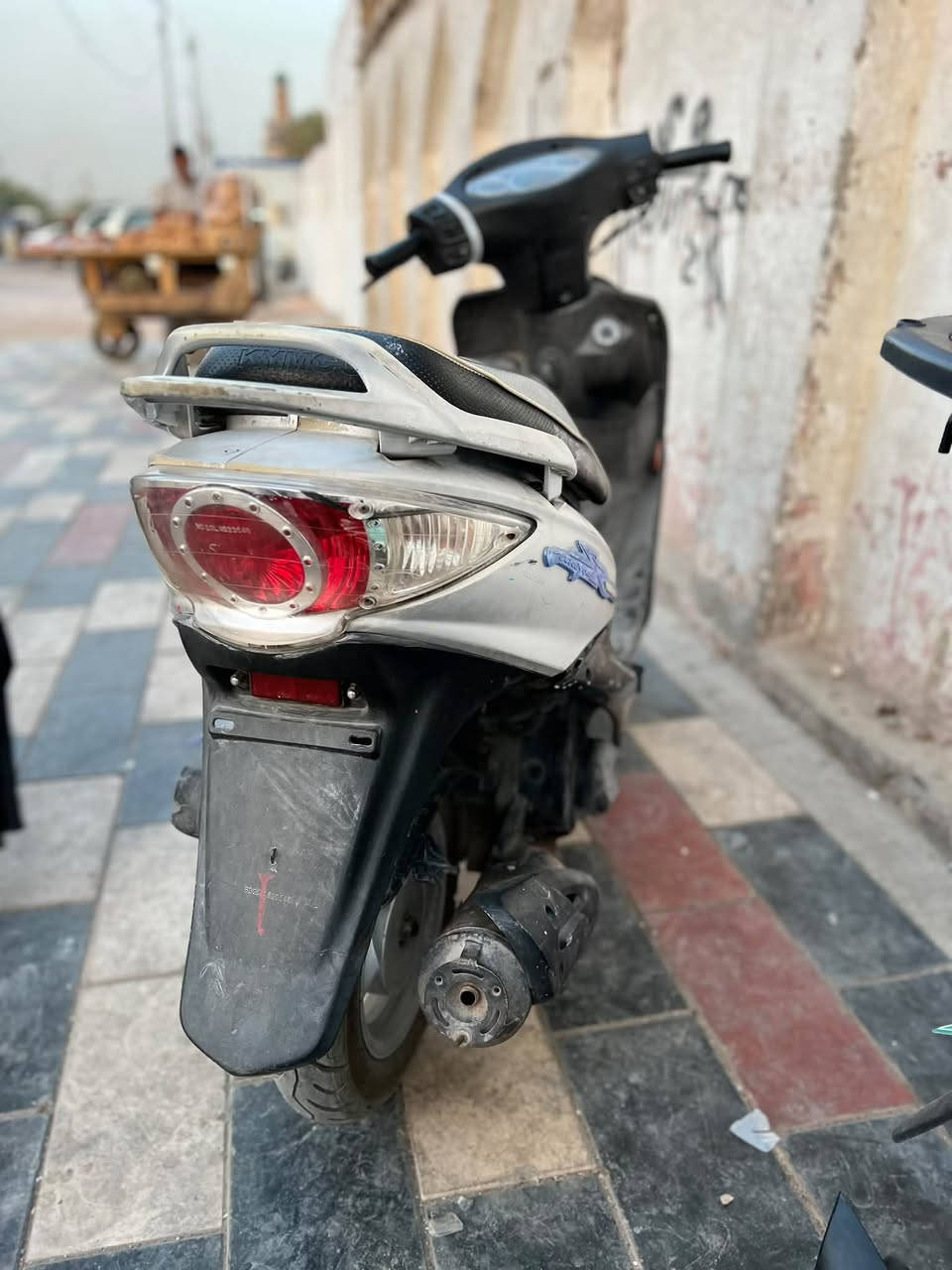 سلام عليكم داجه حاويه ما مفتوح وين متريد افحص صارله شهرين من طالعه السعر 625وبيه مجال حك الجيه 
          رقم صاحبها *********** 
……..مكلف بل نشر…….
