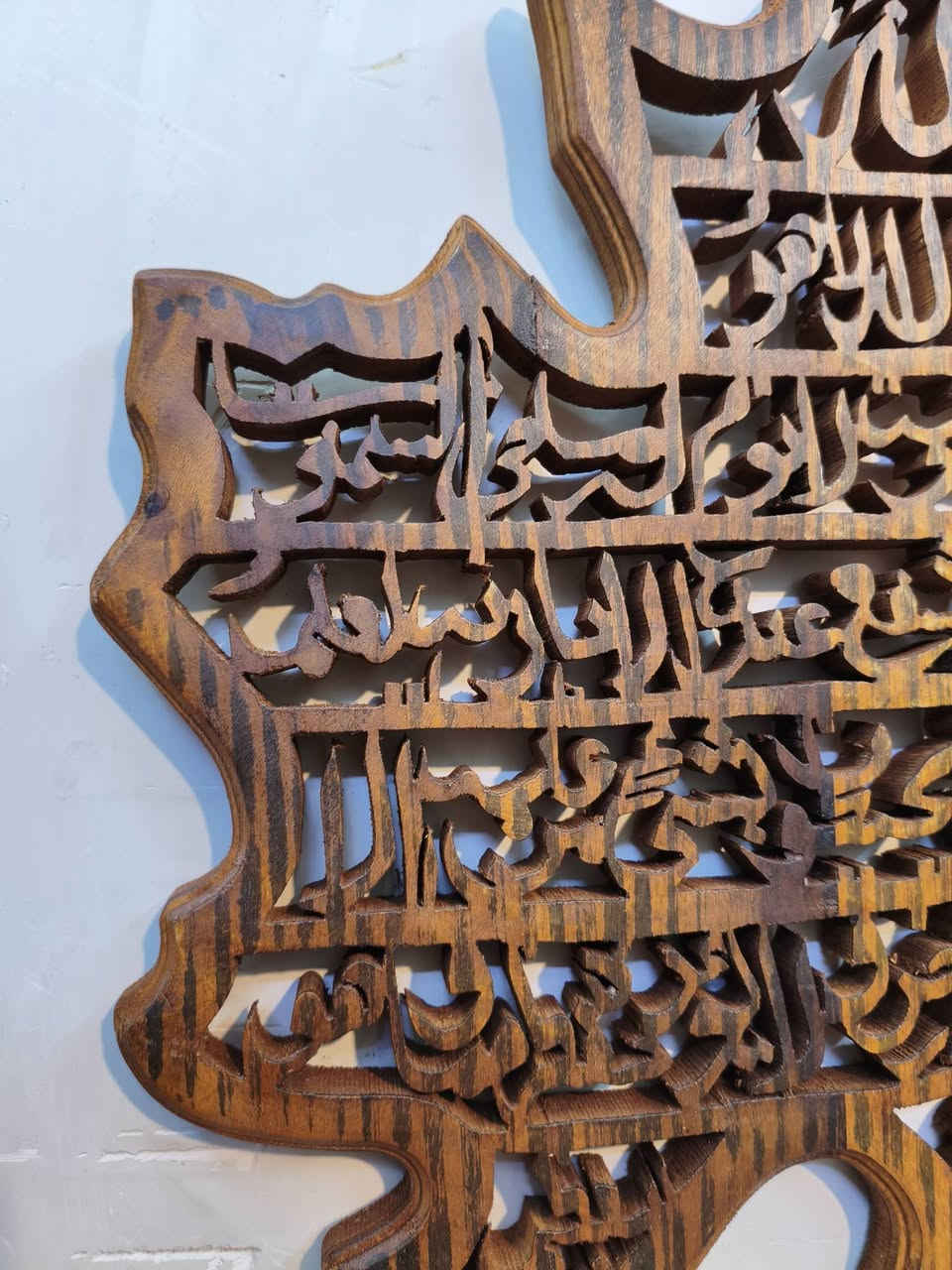 ايه الكرسي خشب عمل يدوي تعليق بل حايط الطول ٤٥ سم العرض ٣٨ سم مكاني بغداد *********** يوجد توصيل
