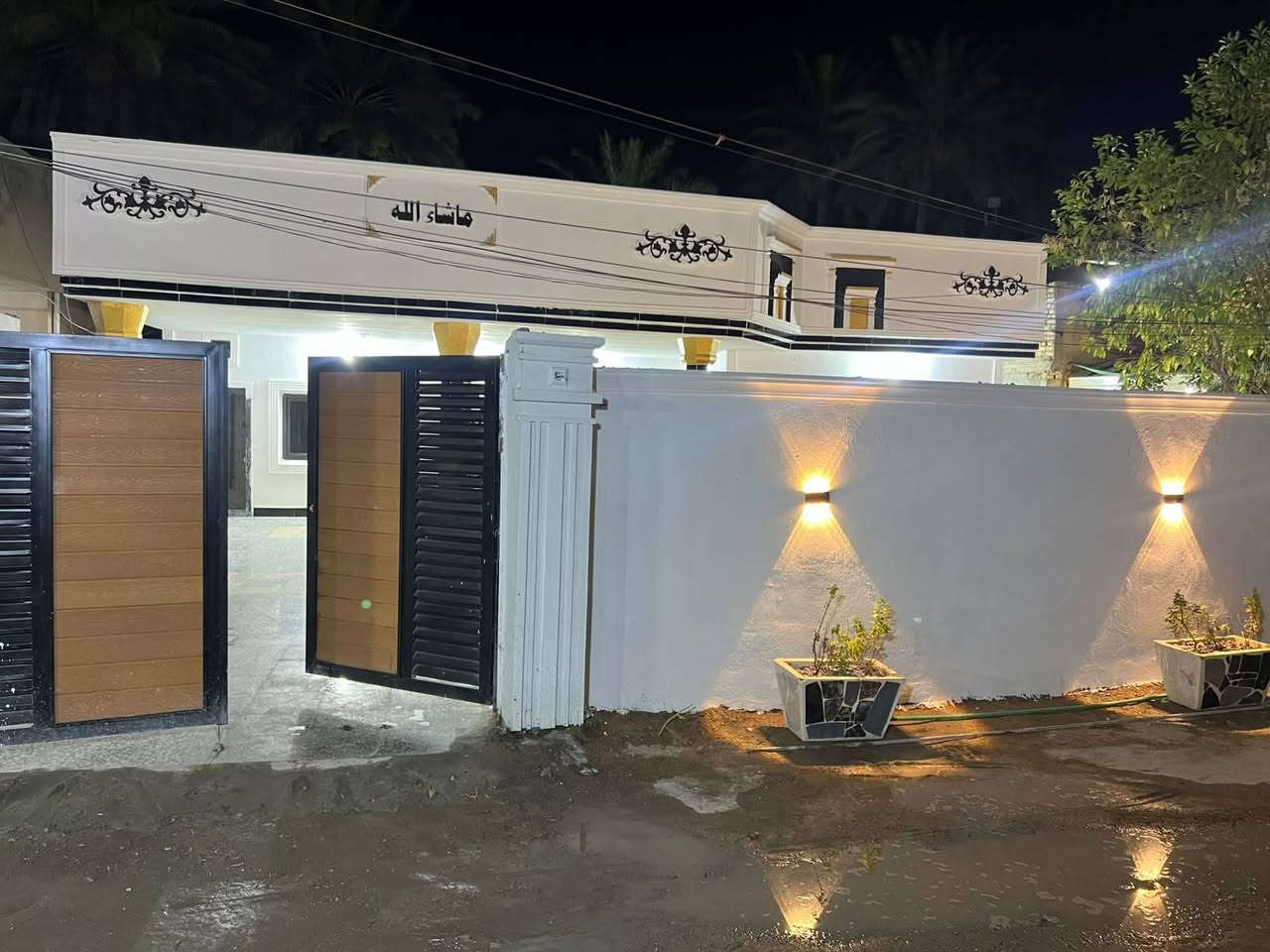 سلام عليكم يوجد بيت للبيع مساحه 340 متر يحتوي على 2غرف نوم واستقبال ومطبخ وحولي وصحيات طابو زراعي سند25 العنوان بغداد الراشديه قرب جامع عبد الكريم ابو غازي الاتصال على الرقم ***********

