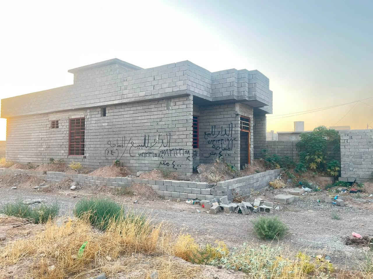بيت للبيع قريه المالحه مساحه القطعه٤٢٥شارع ١٢مترواصل مي كهرباء.
بناء البيت ٢٠٠متر قطعه فارغه ٢٢٥متر. بصفو
٠***********
لاستفسار
