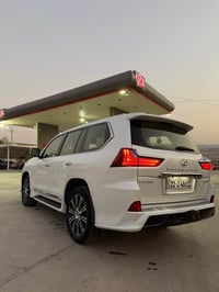 لكزس LX570 سوبر سبورت • ٢٠١٨ • ٧٥٠٠٠ كم
