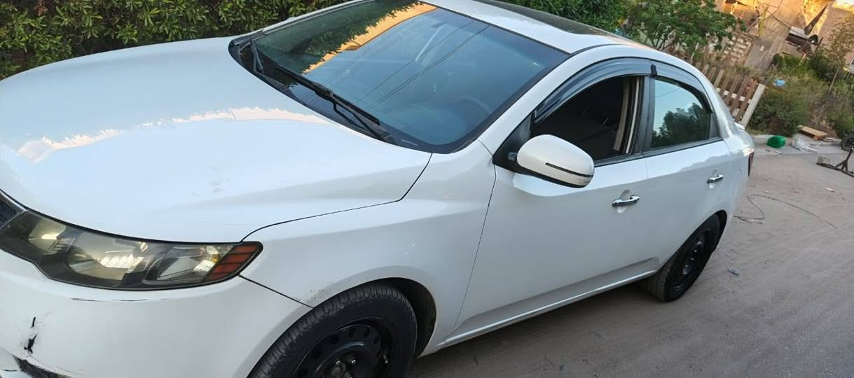 سيراتو ٢٠١١
رقم اربيل بأسمنه 
تريد تحويل او وكالة موجود
فول مواصفات فتحة بصمة اشاير بالمري
مرايات شفط
كير محرك مكفول
السيارة بيها (٤ قطع صبغ) 
ابيع مصبوغة حزام 
السعر ٧٨ 
مكان السيارة بغداد الحرية 
***********
