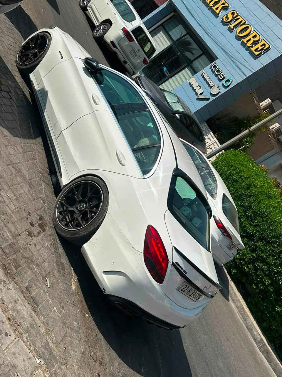 مرسيدس C300 موديل 2018 — فول مواصفات

للبيع مرسيدس بنز C300 موديل 2018، لون أبيض، وارد أمريكي.

* حادثها جاملغ وبنيد
* السيارة مصروفة ومصلحة بشكل ممتاز
* فول مواصفات / أعلى تجهيز
* سيرفس كامل
* بدون أي مسج أو نقص
* السيارة نظيفة وجاهزة للاستخدام
* المواصفات فول اعلى شي
* المحرك 2.0 تيربو
* كير أوتوماتيك 9 سرعات

السيارة مناسبة للي يريد C300 نظيفة ومواصفاتها عالية، والسيرفس عليها كامل.

سعرها : 188 وبيها مجال

للمهتمين، التفاصيل والصور متوفرة.
للاتصال : 
***********
الموقع بغداد
