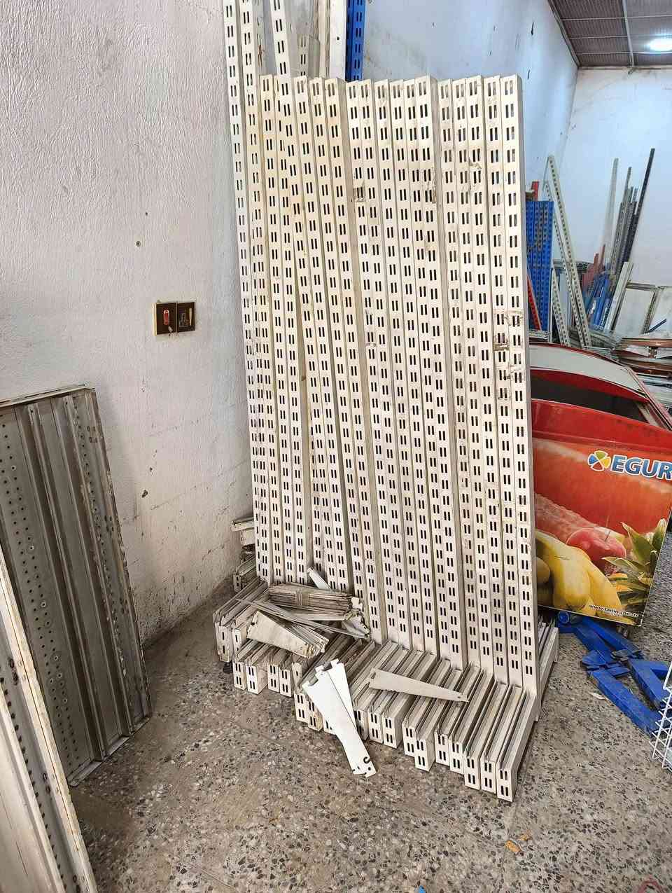 رفوف وسطي جداري اصلي بابل ابي غرق ***********.    ***********
