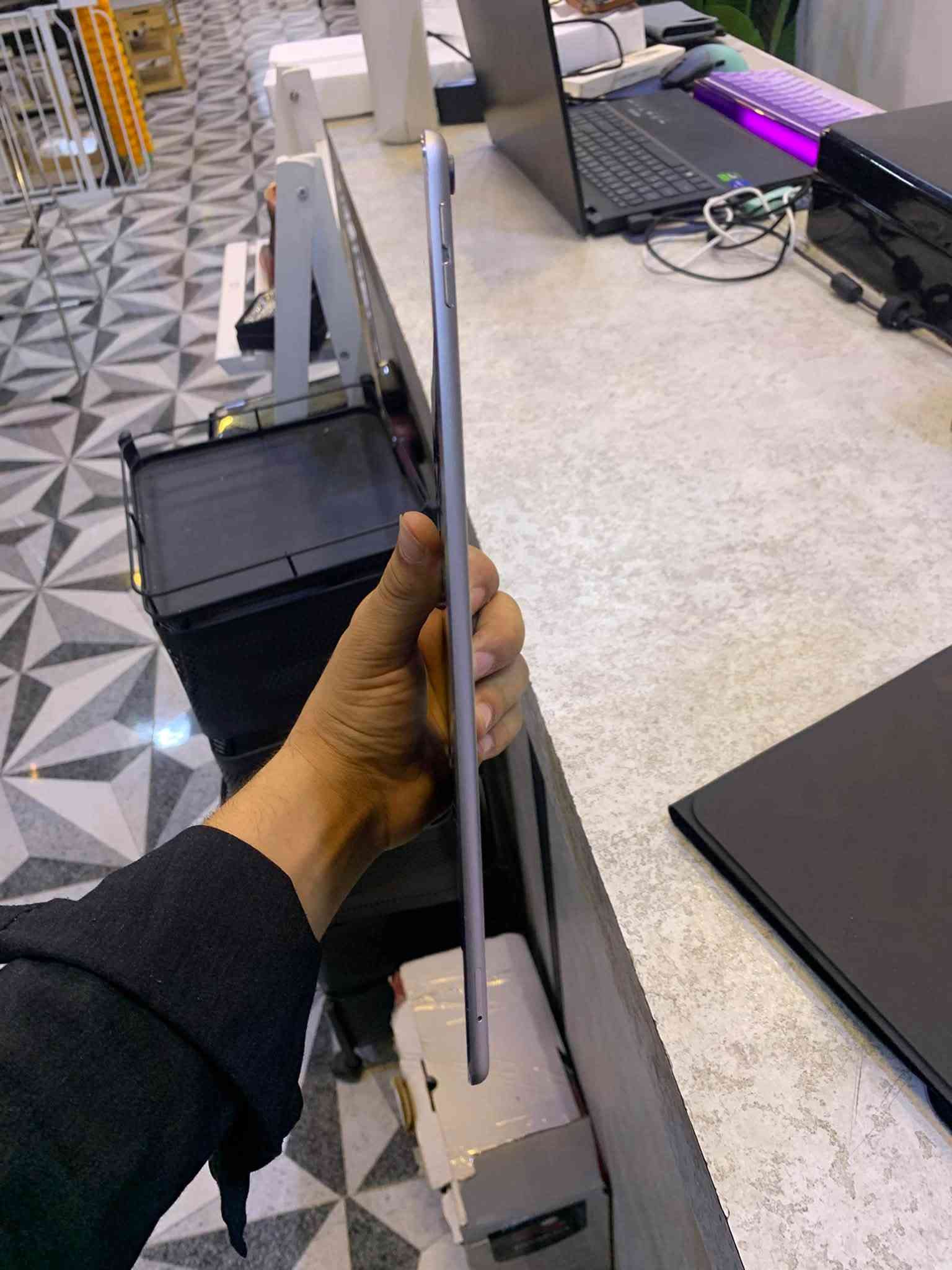 ايباد برو ١٠.٥ • ٢٥٦ جيجا • بطارية ٨٩٪