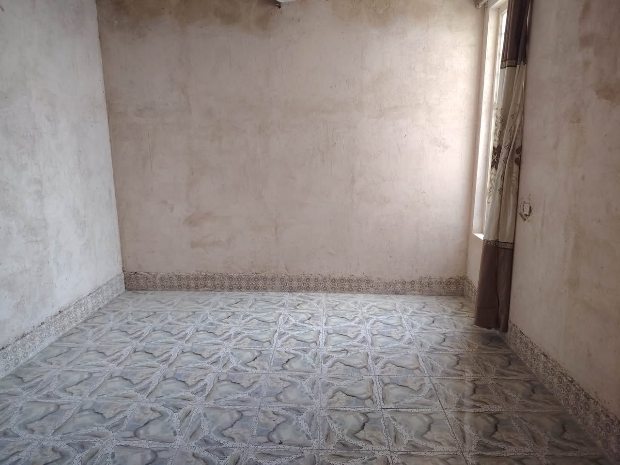 🏠 بيت للبيع – حي ذويب الأول
المكان جبلة 

للبيع بيت في حي ذويب الأول، مساحة القطعة 240 م².

🔹 البناء: طابوق
🔹 البناء والأساس: درجة أولى
🔹 مساحات البيت:
• غرفتين: 4×4 و 4×5
• استقبال: 7×4
• مطبخ: 6×4.5
• هول: 10×4.5

🔹 التأسيسات:
• تأسيس مجاري كامل
• تأسيس ماء كامل
• تأسيس كهرباء كامل

💰 السعر: 59 مليون
📍 الموقع: حي ذويب الأول

للاستفسار والتواصل واتساب : [***********]
أو عبر الخاص
