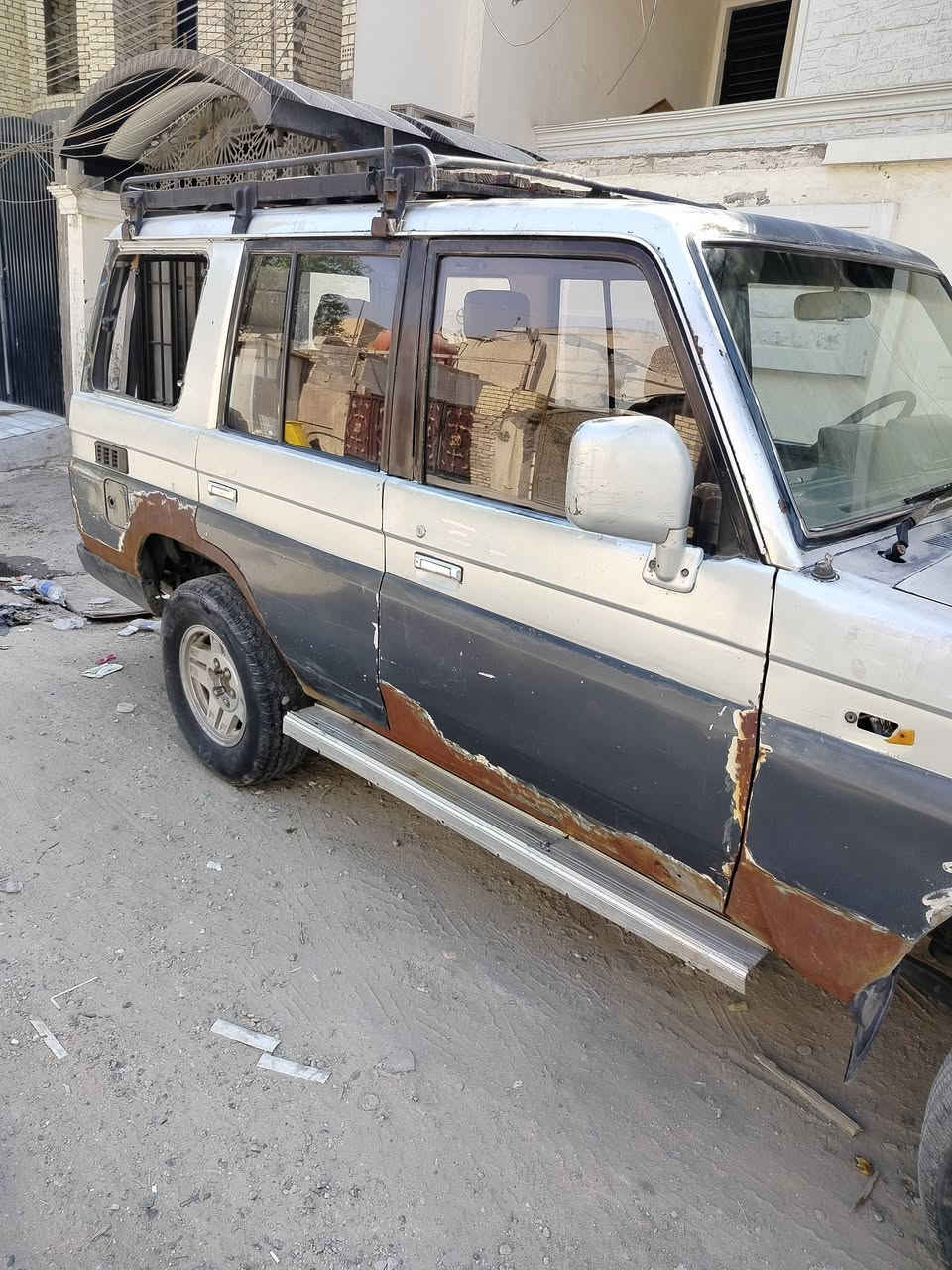 سلام عليكم برادو موديل 92البيع كير ومحرك جديد ب اسمي تحويل مباشر 40وبيهه مجال رقم الهاتف ***********
