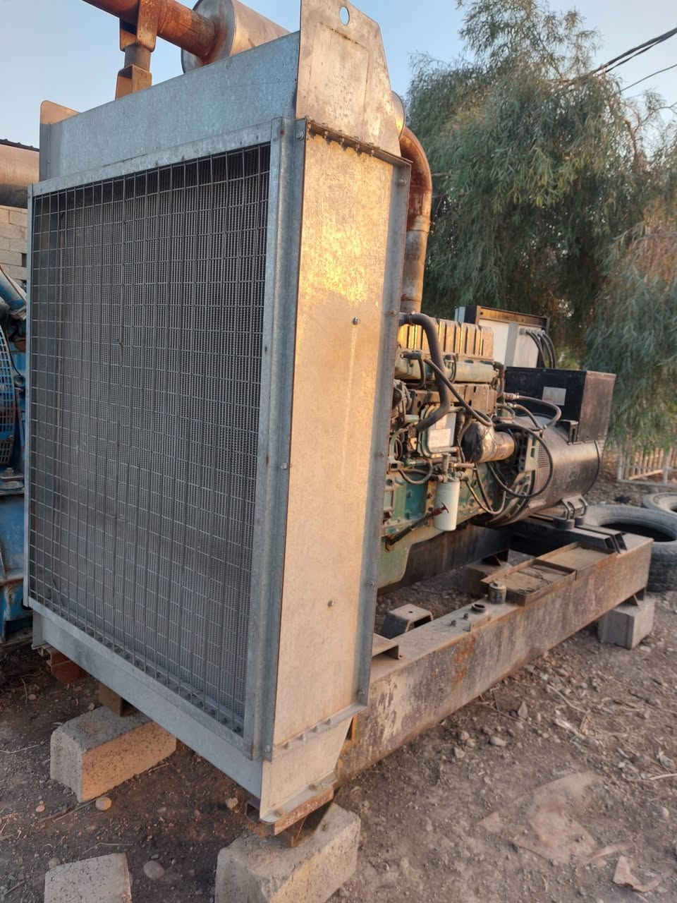 فالفو D12 
ستندر على الحمل والنظافة
400kvr شاصي عالي 
راديتر جديد بالكارتون 
ديالى خانقين ***********

نص مكتوب في الصور:
- O HONOR 70
- 54MP Matrix Camera