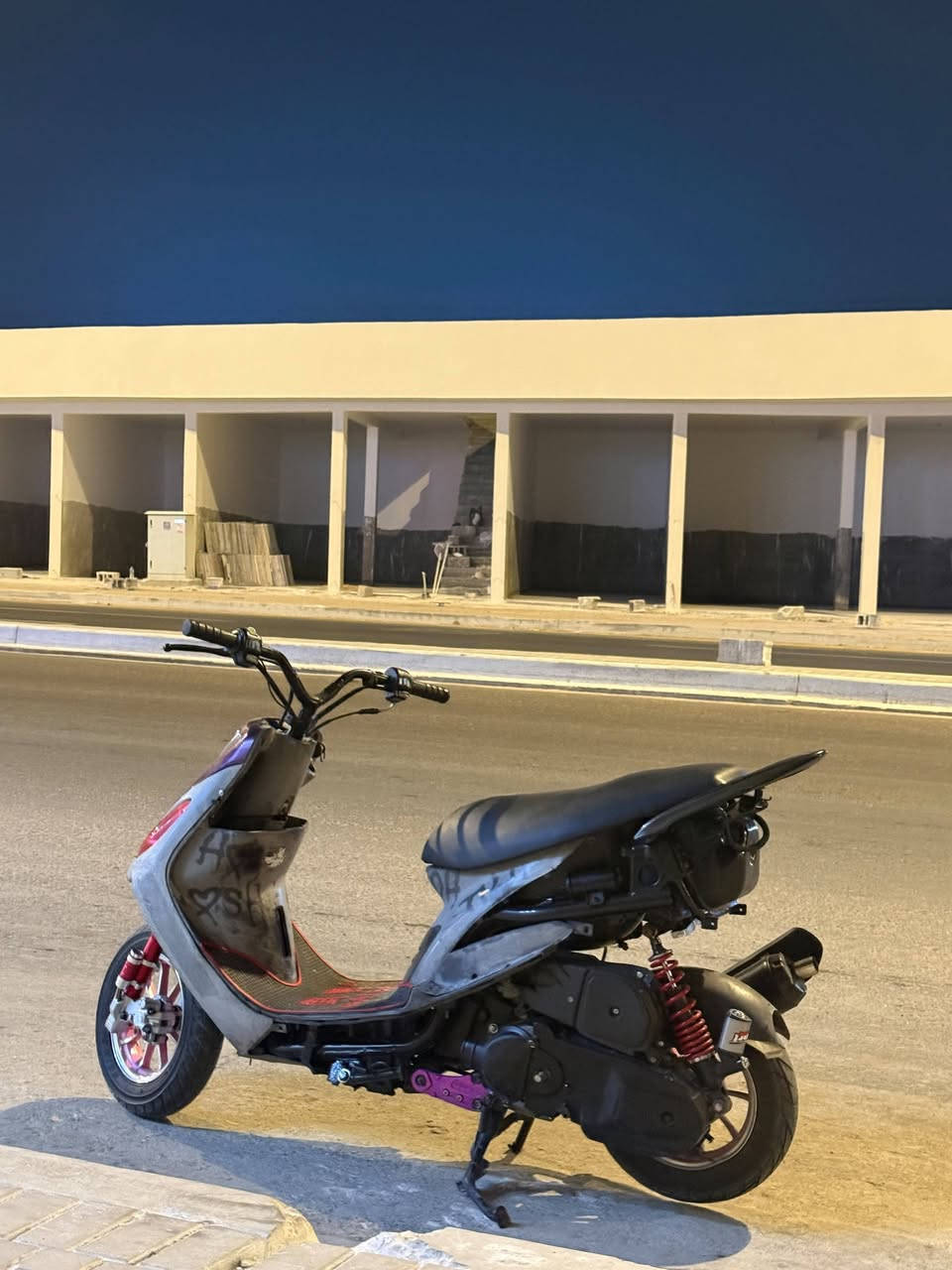 سلام عليكم شباب دراجه ماكس قجمه البيع تزويد كلجات وياله بيه هوه شغلات دراجه حلوه مرتبه السعر 600وبيه مجال مكان بصره الرقم ***********
