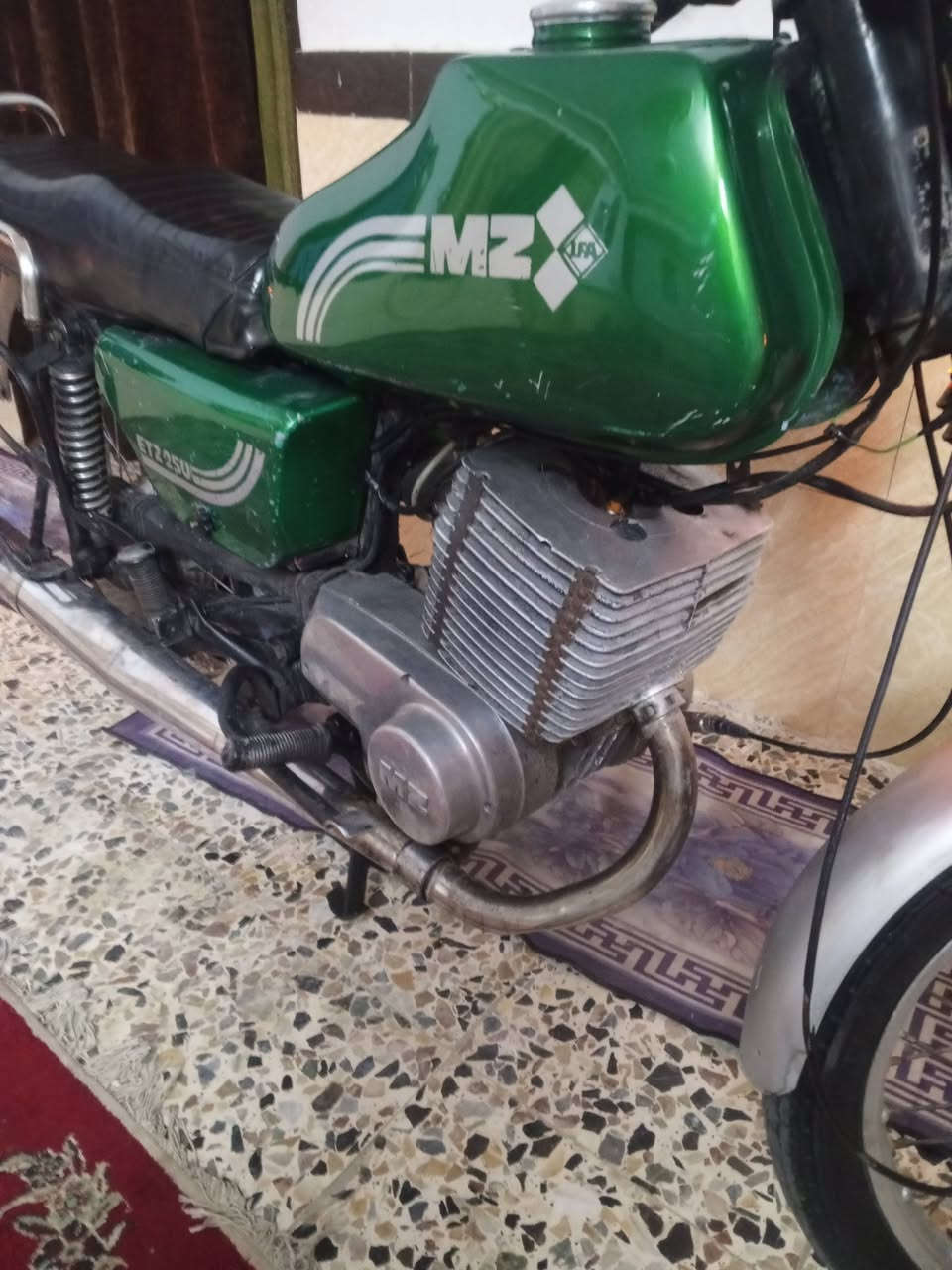 Mz للبيع او مراوس
مديل 82
سايس 2 كهربائيات شغاله               السعر 1500 وبيه مجال
لحيم بل خشم مكينه المانيه
اكاتبك عله رقم الشاصي 
مكان نجف ***********
واتساب
