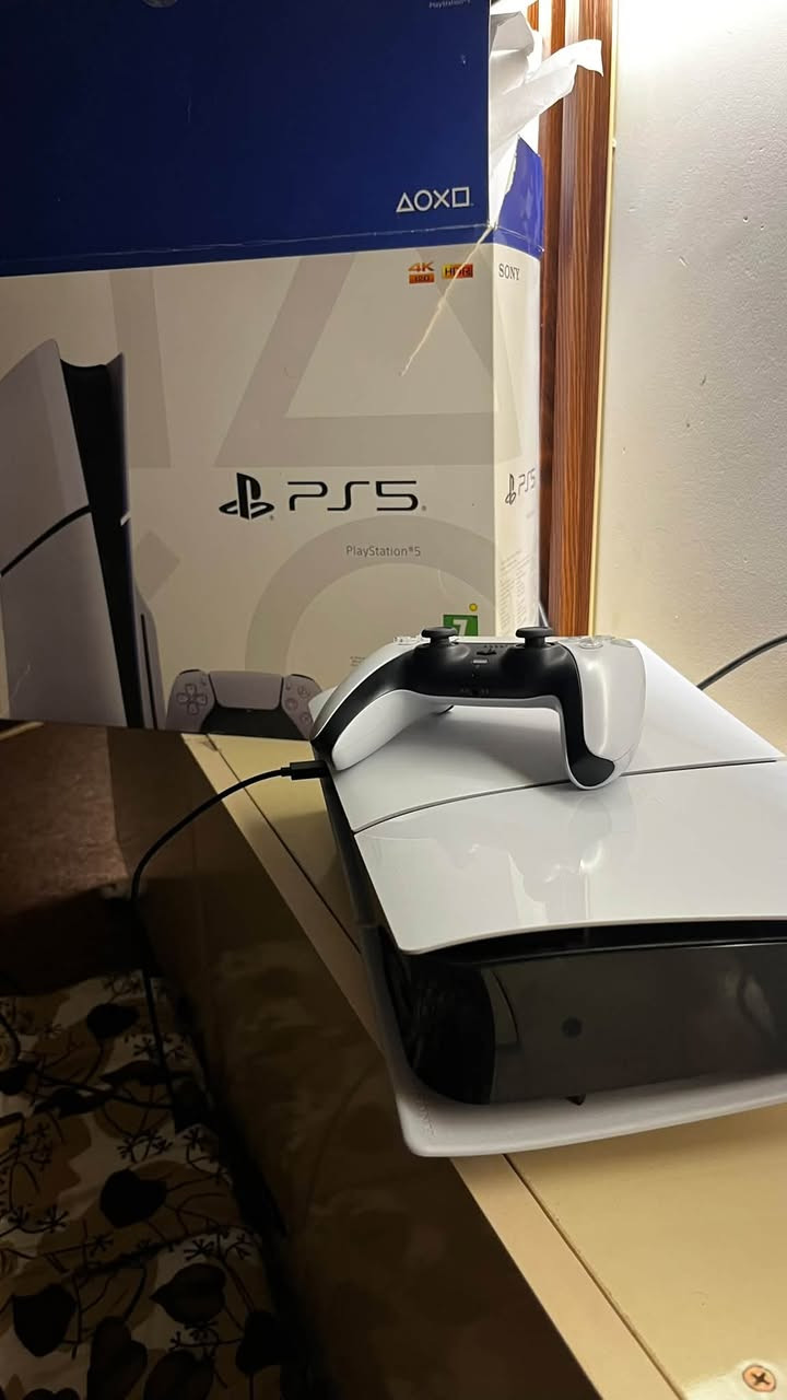🎮 للبيع PS5 Slim – 1TB
الجهاز مستخدم لكن نظيف جدًا وحالته ممتازة، ومحافظ عليه كلش.

🔹 PS5 Slim سعة 1TB
🔹 ويا الكارتون الأصلي الخاص بي 📦
🔹 لعبة FIFA 26 ⚽
🔹 لعبة Battlefield أو Call of Duty: Warfare 🎮
🔹 قرصين
🔹 الجهاز يعمل بشكل ممتاز وبدون مشاكل.

💰 السعر: 850,000 د.ع

📍 الموقع: البصرة – الزبير – البرجسية
📞 للتواصل: ***********

للجادين فقط، الجهاز نظيف ويستاهل المعاينة.
