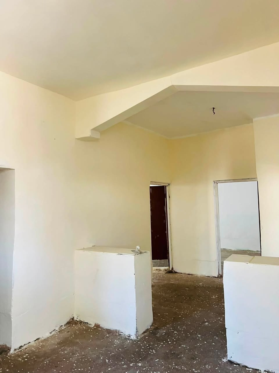 السلام عليكم
بيت للبيع مساحه 320 متر
يتكون من ربعة واسعة وهول
وغرف ثنين ومطبخ وصحيات 
وحديقة وكراج
المكان عرب حسين الجريش / بلضبط بلتقاطع
السعر 37 وبي مجال
للاستفسار(***********)
