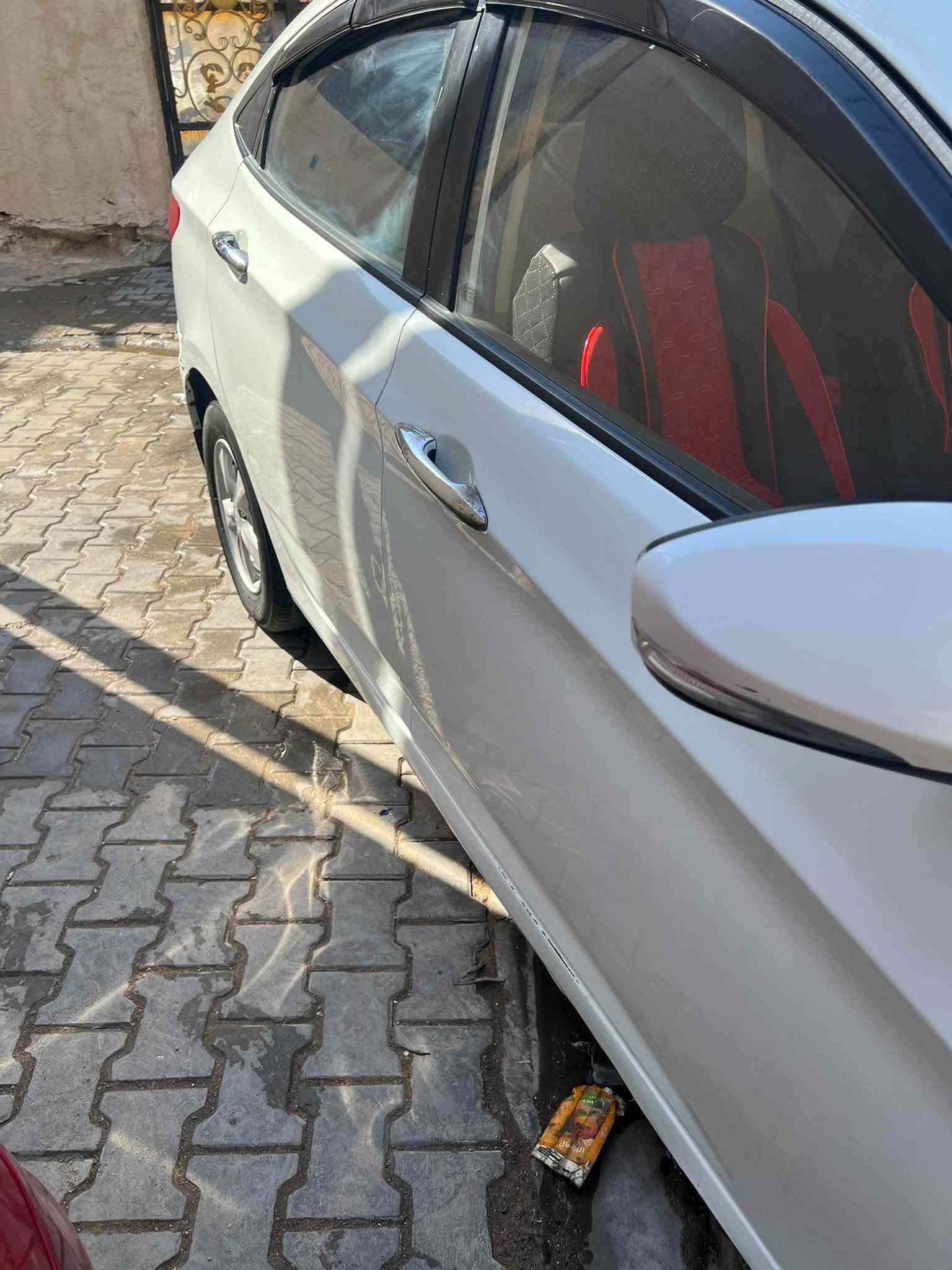 للبيع اكسنت خليجي مديل 2015 رقم دولي تبريد ثلج ❄️ ادامه للمحرك بلكات مجاول كله جديد دهن توه مبدله اجديد حداده جديده مكاني بصره الجبيله  سعر 70 وبيها مجال ***********
