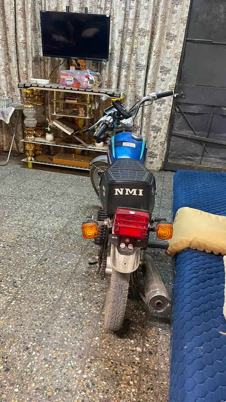 (ادوات)
نامه شلامچه كهربائيات شغاله
مكينه مامفتوحه
ولدراجه نشطه وكلشي مابيهه
بس چانت متروكه صارلهه فتره طويله
سعرهه ٦٠٠الف
***********
