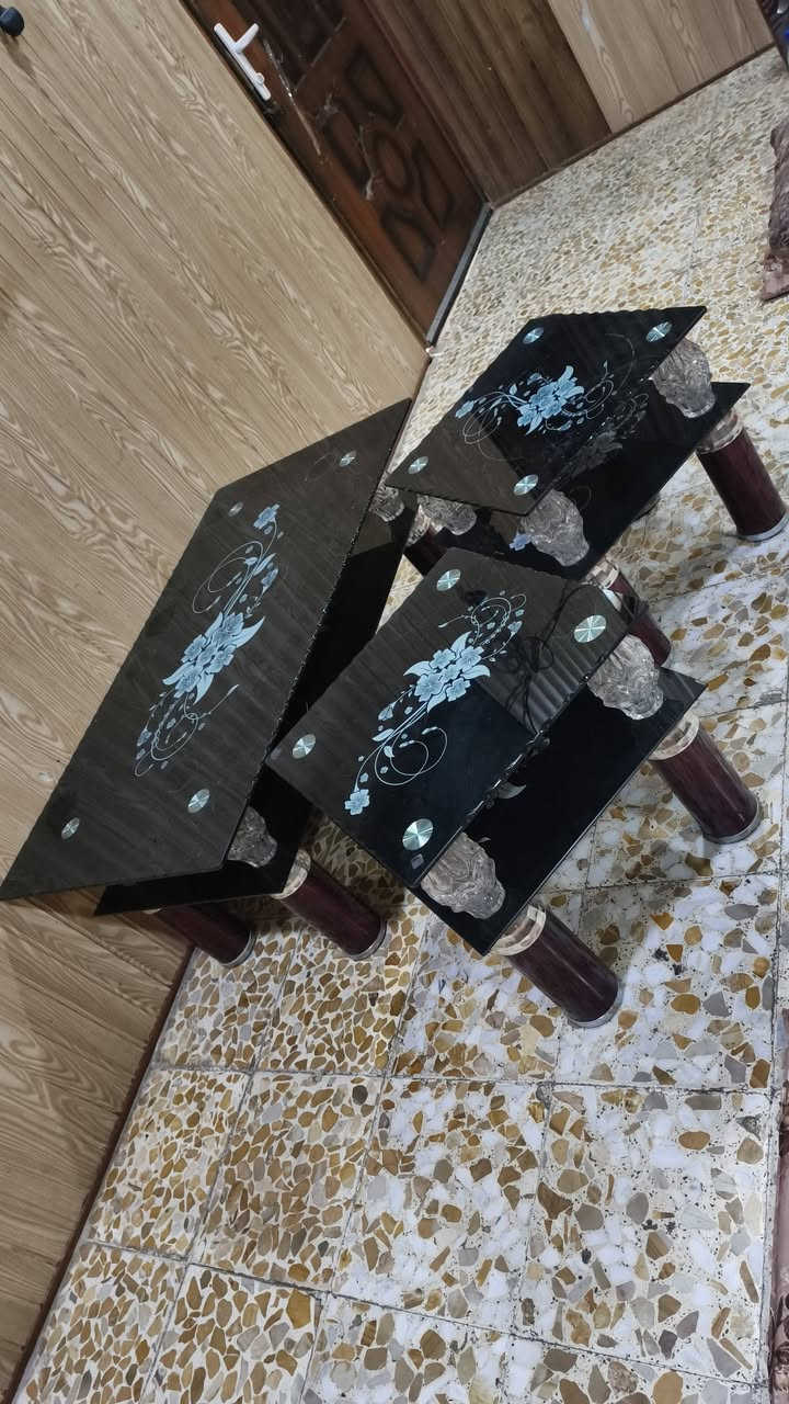 ميز واحد وطبلات اثنين السعر 60 بيا مجال مكان حي القدس رقم الهاتف. ***********
