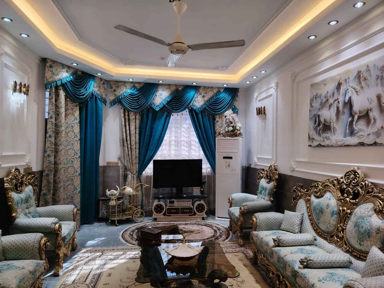 _بيت للبيع المساحه 210متر طابو زراعي.. طابقين بناء درجه اولى

_الموقع: شارع 80 حله كربلاء خلف مول نون

_الطابق الاول: 
غرفه نوم.. هول.. استقبال.. مطبخ.. مجمع صحيات 

_الطابق الثاني: 
غرفتين نوم.. هول.. مجمع صحيات 

_للأستفسار مراسله الصفحه أو الأتصال على الأرقام التاليه: 
***********
***********

 مكتب القبه الذهبيه
